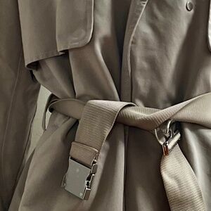 Trench Jacket
Water-resistant
Windproof
Removable hood